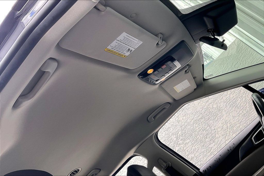 Used 2026 Kia Carnival FWD image 13