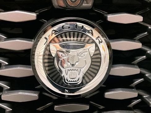 Certified 2025 Jaguar F-PACE R-Dynamic S image 32