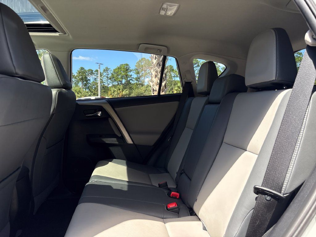 Used 2014 Toyota RAV4 Limited w/ Technology Package AWD/4WD image 30