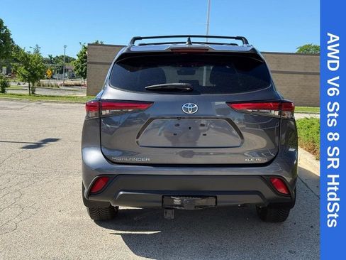 Used 2021 Toyota Highlander XLE AWD/4WD image 4