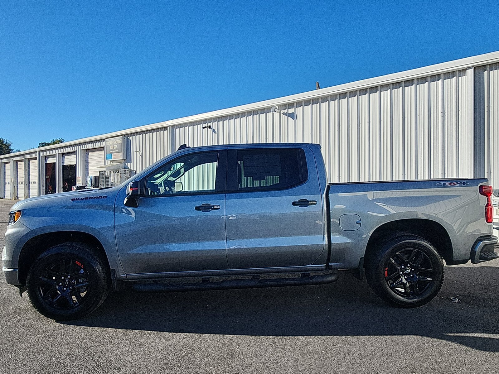 New 2026 Chevrolet Silverado 1500 RST w/ Redline Edition AWD/4WD image 2