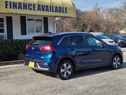 Used 2018 Kia Niro LX image 3