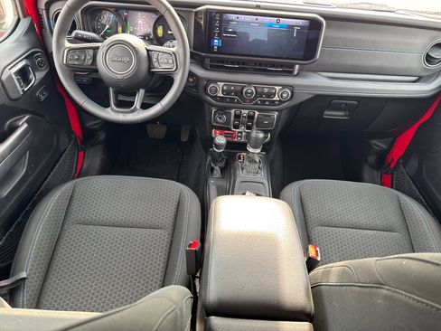 Used 2025 Jeep Wrangler Rubicon w/ Safety Group image 21