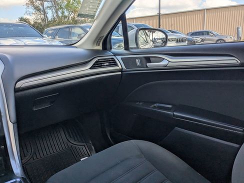 Used 2019 Ford Fusion SE image 16