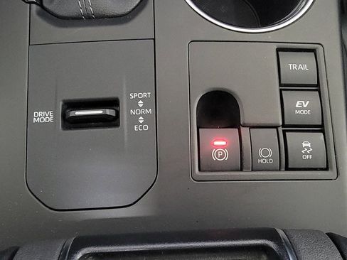 Used 2023 Toyota Highlander XLE AWD/4WD image 28