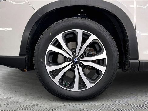 Used 2019 Subaru Forester Limited w/ Popular Package #3 image 9