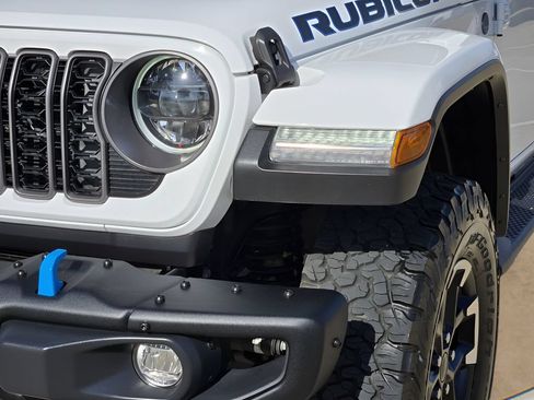 Used 2024 Jeep Wrangler Unlimited Rubicon 4xe AWD/4WD image 9