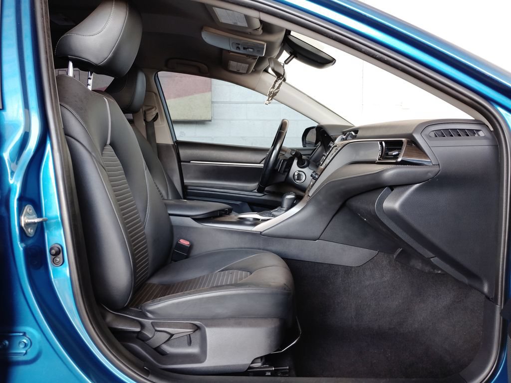 Used 2019 Toyota Camry SE w/ Carpet Mat Package FWD image 14