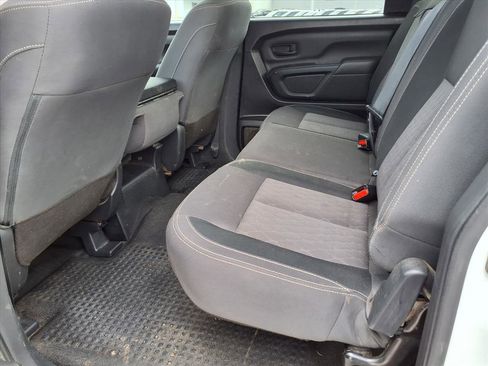 Certified 2022 Nissan Titan S image 5