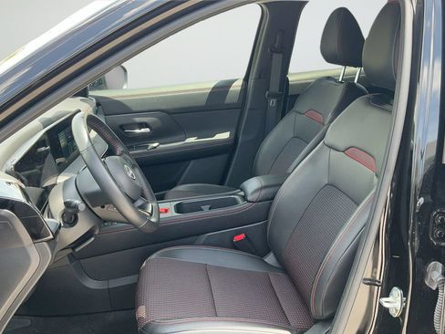 Certified 2025 Nissan Kicks SR FWD image 32