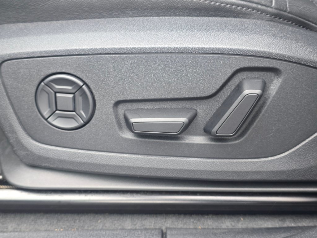 Used 2025 Audi Q3 2.0T Premium AWD/4WD image 38