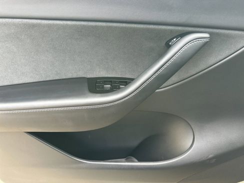 Used 2020 Tesla Model Y Long Range image 10