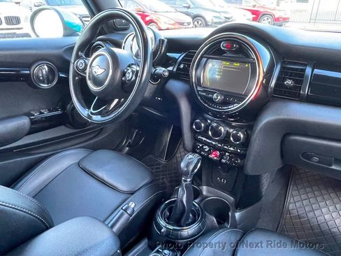 Used 2017 MINI Cooper S image 26