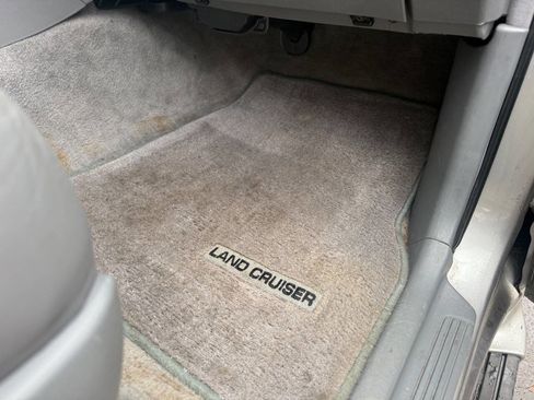 Used 2001 Toyota Land Cruiser image 51