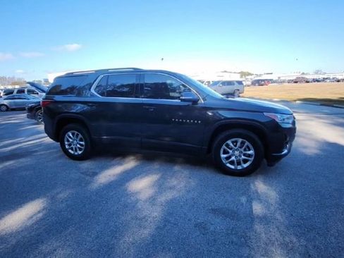 Certified 2021 Chevrolet Traverse LT image 6