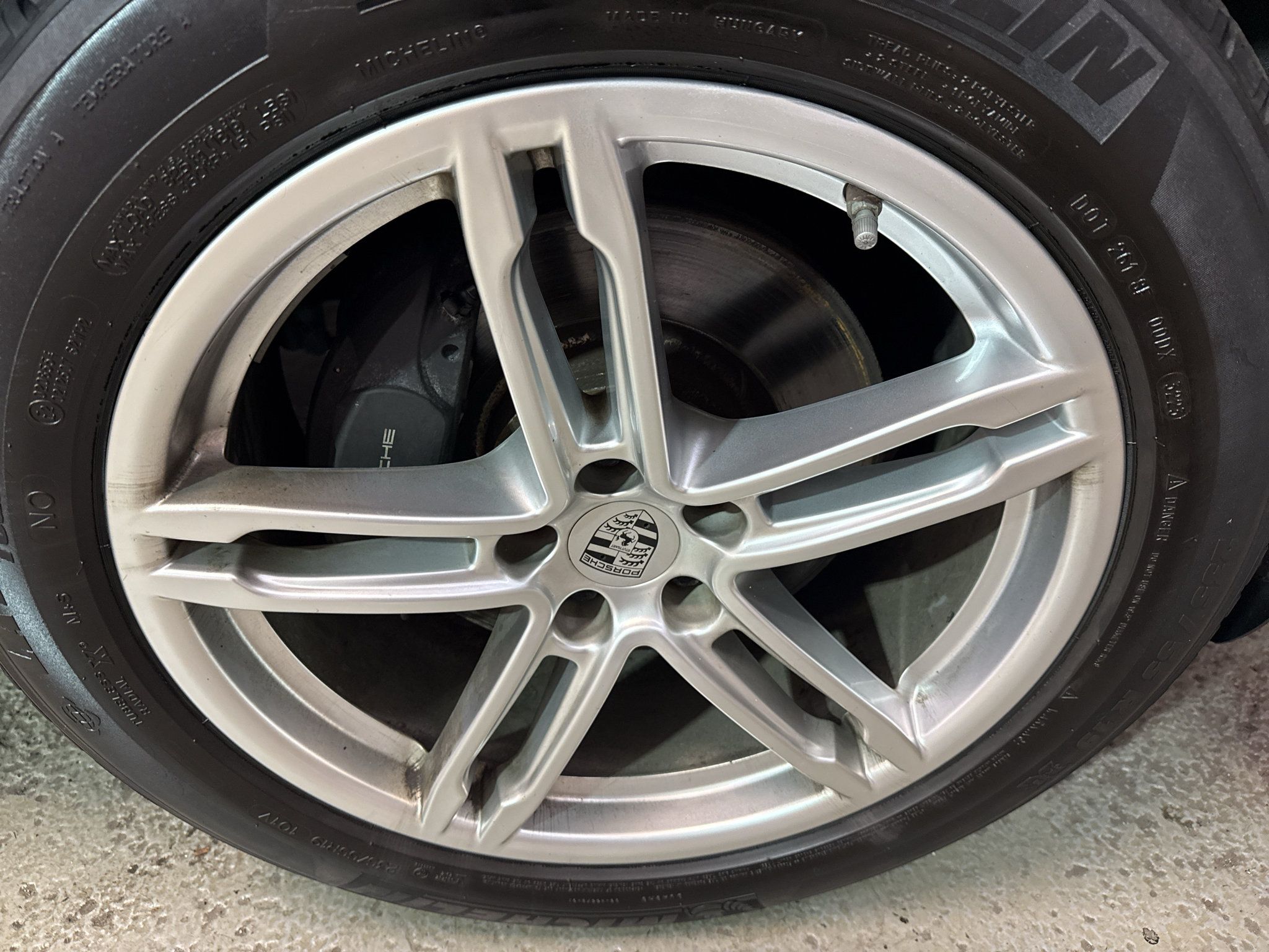 Used 2020 Porsche Macan AWD/4WD image 39