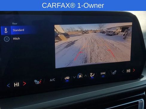 Used 2025 Chevrolet Traverse LT image 23