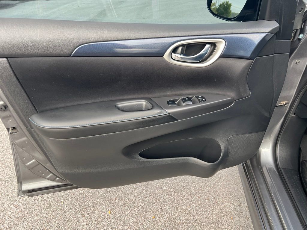 Used 2018 Nissan Sentra SR w/ Electronics Package FWD image 16