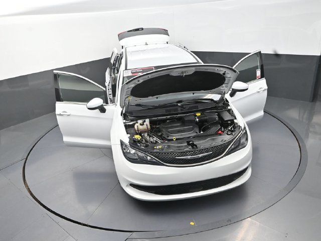 Used 2023 Chrysler Voyager LX FWD image 29