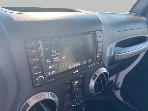Used 2018 Jeep Wrangler Unlimited Sport S AWD/4WD image 17