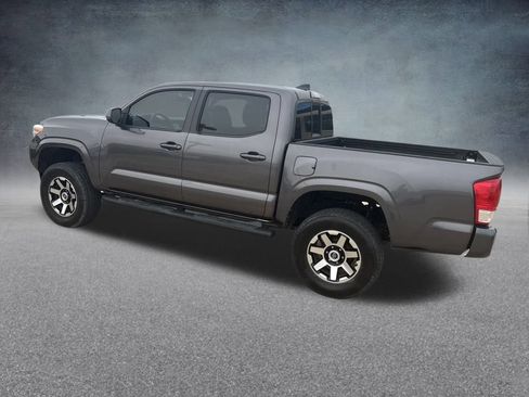 Used 2017 Toyota Tacoma SR5 image 3