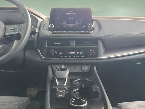 Used 2023 Nissan Rogue SV image 8