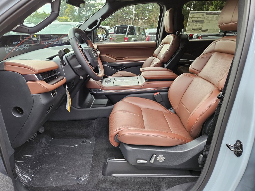 New 2027 Lincoln Navigator Reserve AWD/4WD image 18