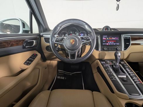 Used 2018 Porsche Macan image 21