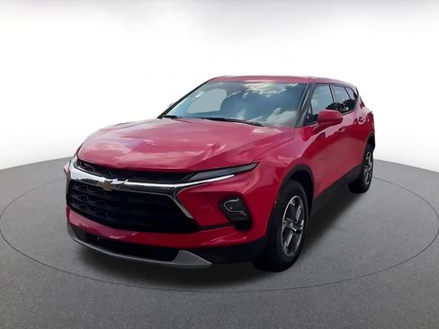 Used 2025 Chevrolet Blazer LT FWD image 6