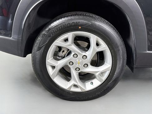 Used 2024 Chevrolet Trax LS w/ LS Convenience Package FWD image 32