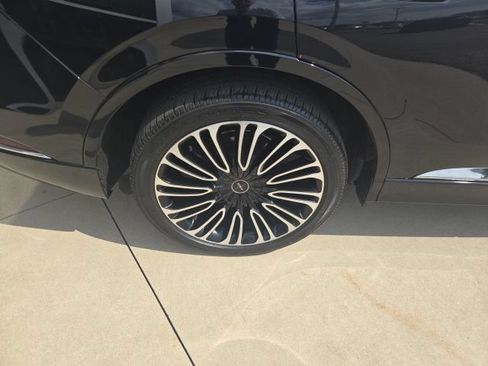 Used 2025 Lincoln Aviator Black Label AWD/4WD image 19