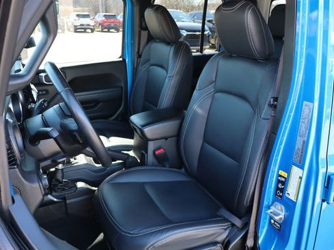 Used 2022 Jeep Gladiator Sport image 13