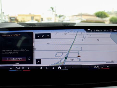 Used 2024 BMW X7 xDrive40i w/ M Sport Package AWD/4WD image 41