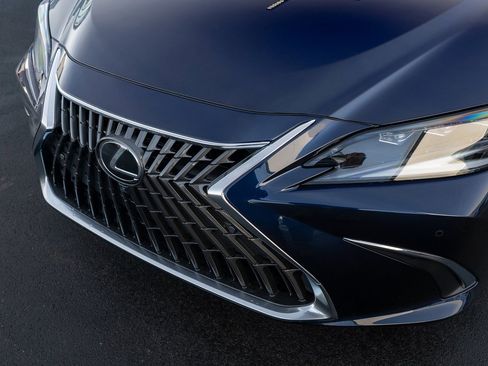 New 2025 Lexus ES 350 Ultra Luxury image 9