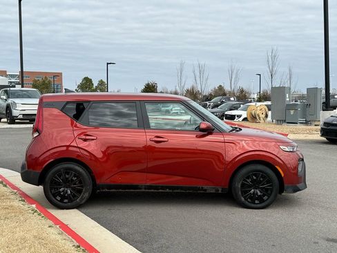 Certified 2022 Kia Soul LX image 9