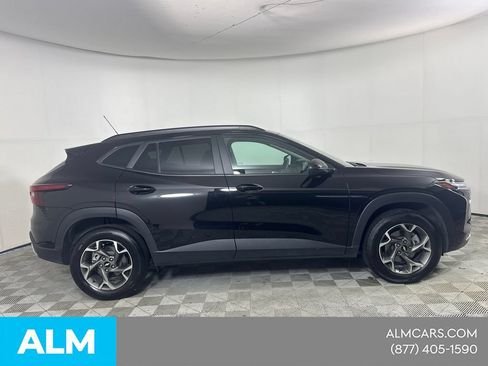 Used 2025 Chevrolet Trax LT FWD image 5