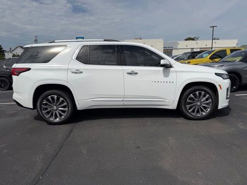 Certified 2022 Chevrolet Traverse Premier FWD image 8