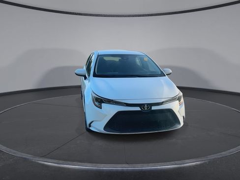 Used 2021 Toyota Corolla LE FWD image 3