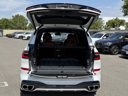 Used 2025 BMW X7 M60i w/ Climate Comfort Package image 15