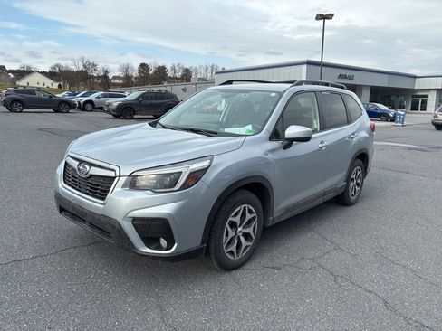 Used 2021 Subaru Forester Premium image 1