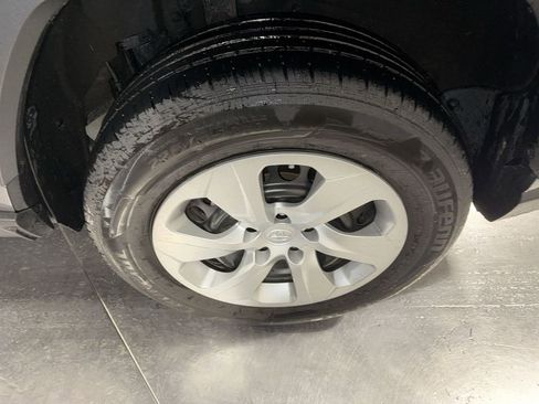 Used 2021 Toyota RAV4 LE image 12