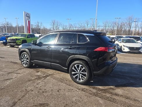 Used 2023 Toyota Corolla Cross XLE image 6