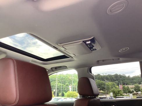 Used 2020 Chevrolet Tahoe Premier w/ Premier Plus Edition RWD image 28