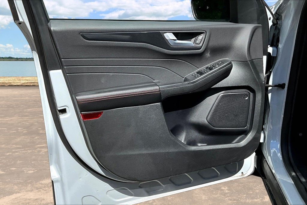Used 2025 Ford Escape ST-Line FWD image 22