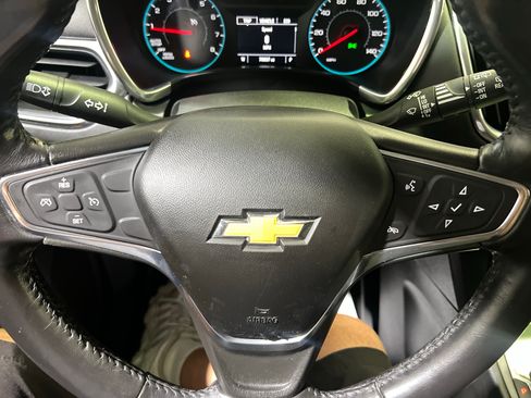 Certified 2018 Chevrolet Equinox LT FWD image 22