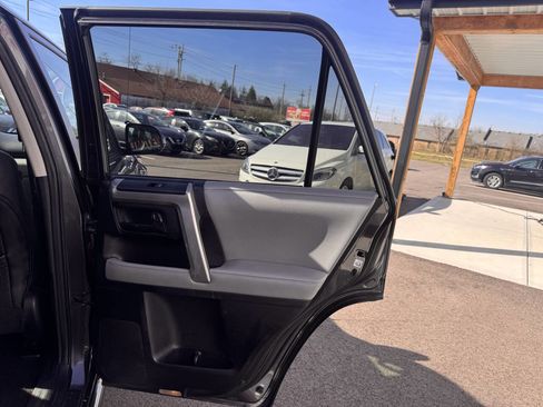 Used 2013 Toyota 4Runner SR5 w/ Premium Pkg w/3rd Row Seat image 19