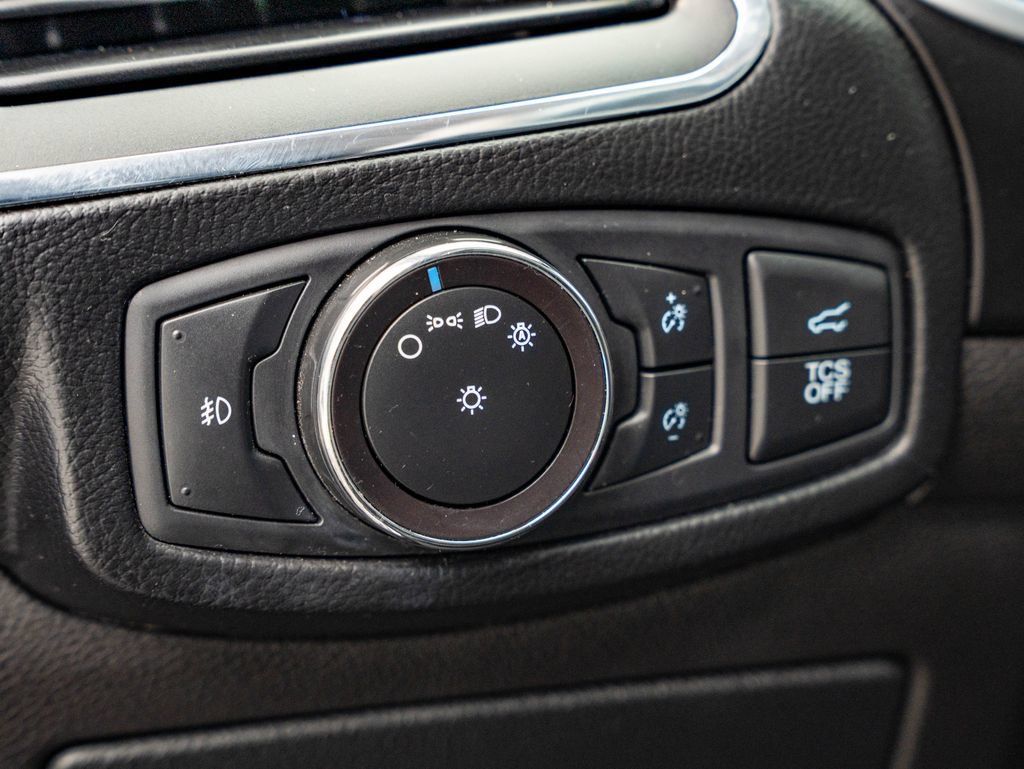 Used 2019 Ford Edge Titanium FWD image 27