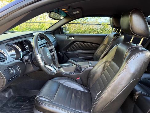 Used 2010 Ford Mustang Premium image 11