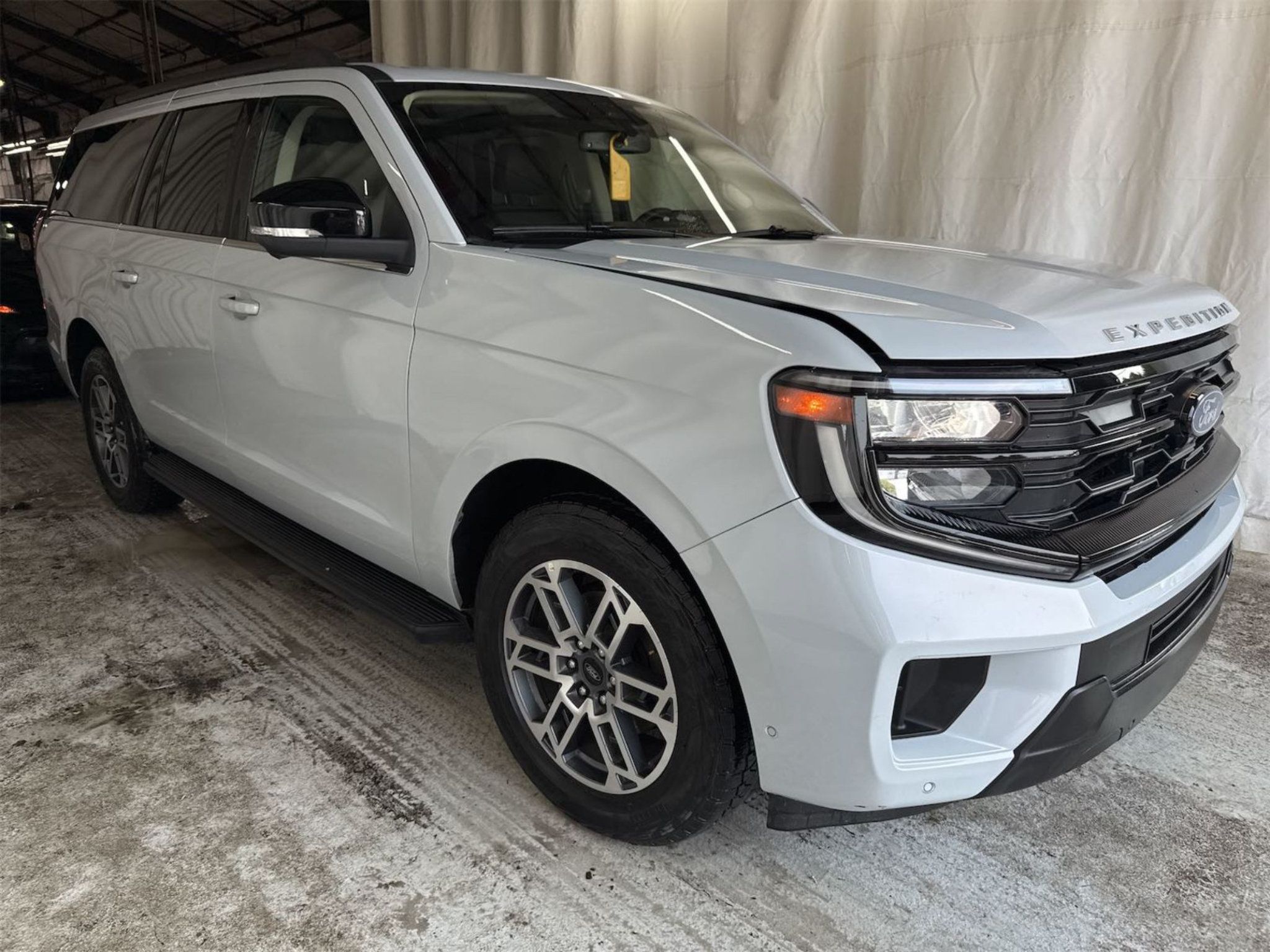 Used 2025 Ford Expedition Max Active AWD/4WD image 4