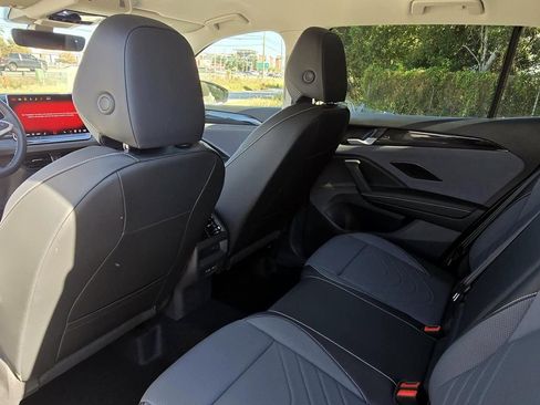 New 2025 Volkswagen Tiguan SE image 23